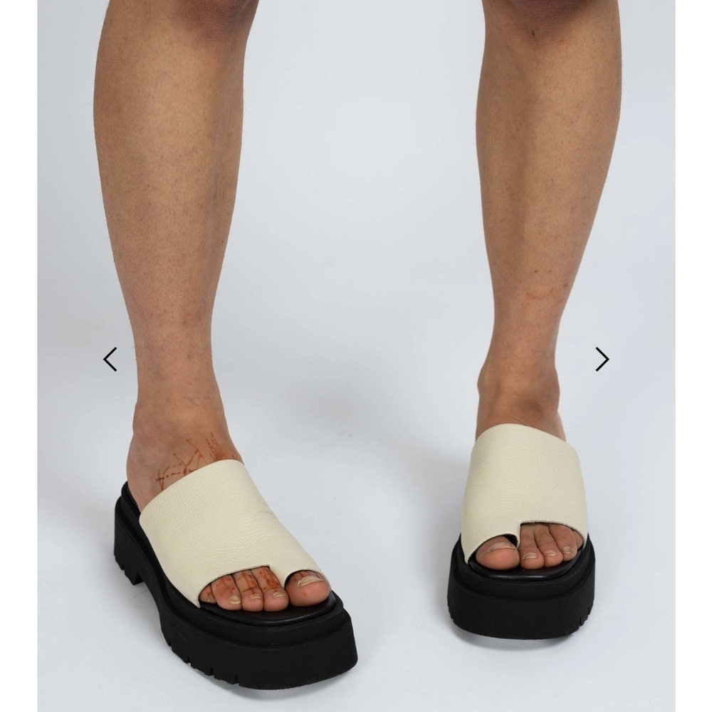 Miista - E8 - Maggie - Beige Sandals -
US10.5 - EUR41 / Beige